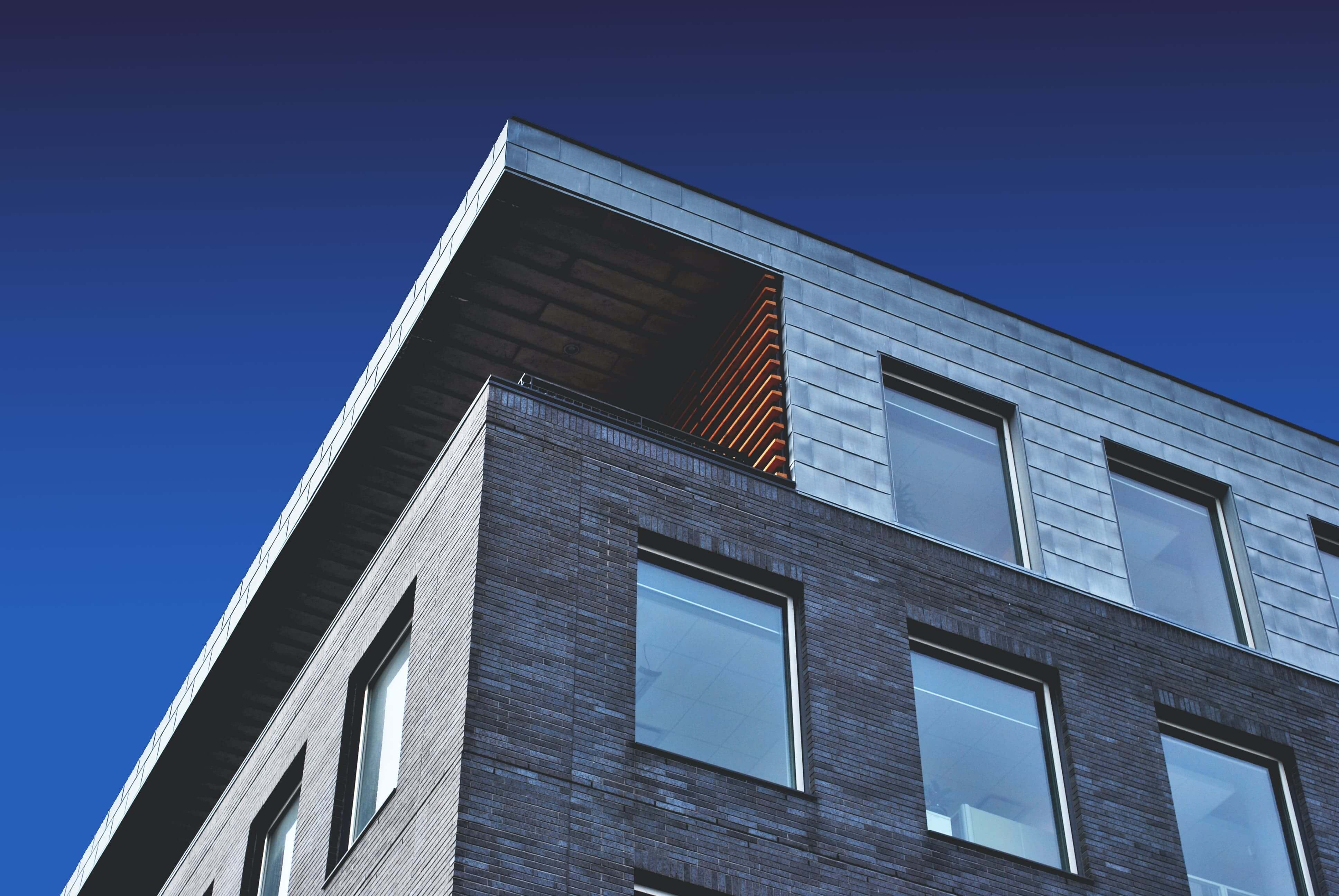 kikkerperspectief luxe appartementsgebouw